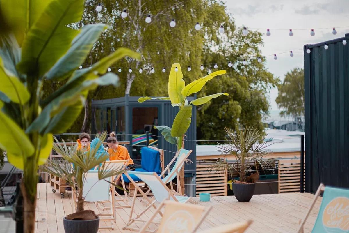 Przyczepa Coco Camp Z Klimatyzacja W Molo Surf Hotel Jastarnia Exterior photo